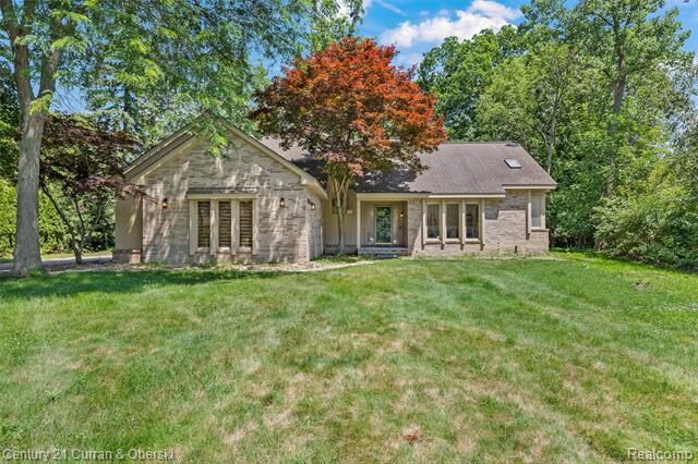 Property Photo:  5120 Langlewood Court  MI 48322 