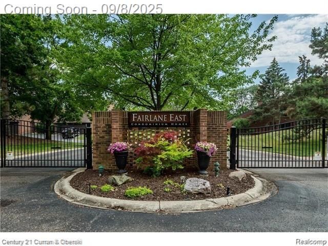 Property Photo:  1 Colony Lane  MI 48120 