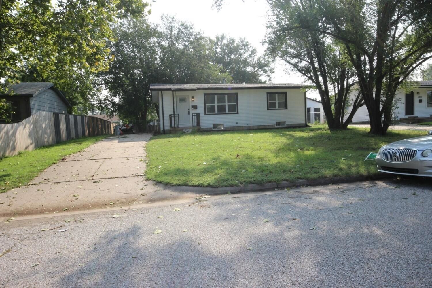 Property Photo:  4616 S Vine Ave  KS 67217