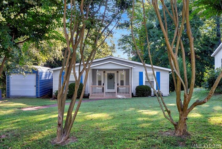 Property Photo: 831 Hawthorne Dr. VA 23919