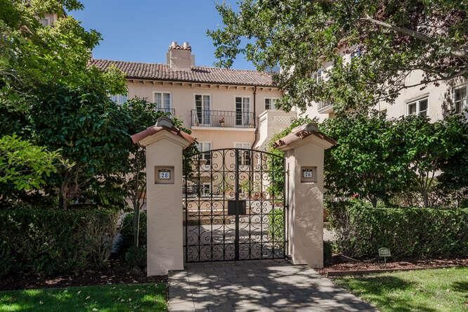 Property Photo:  26 West 4th Avenue 1  CA 94402 