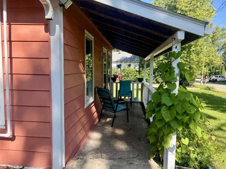 Property Photo:  314 Liston Avenue  IL 61080 