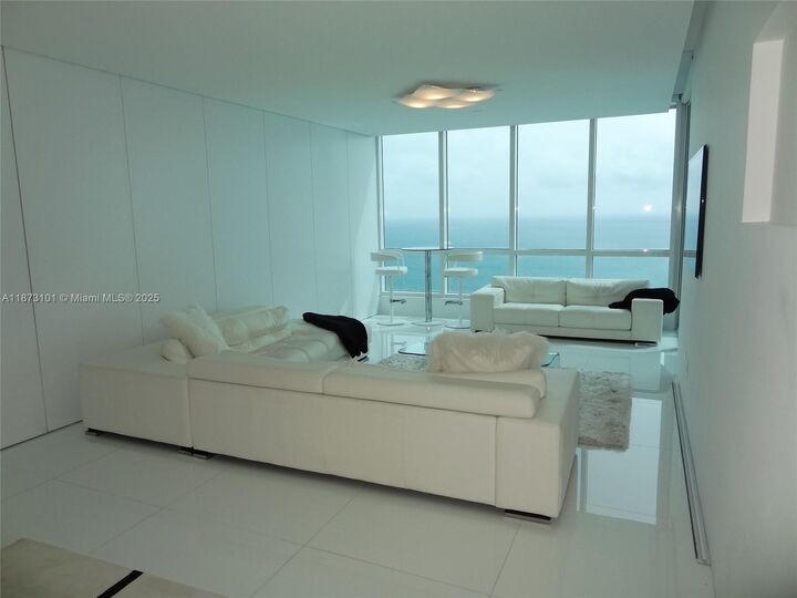 Property Photo: 100 S Pointe Dr 3105 FL 33139