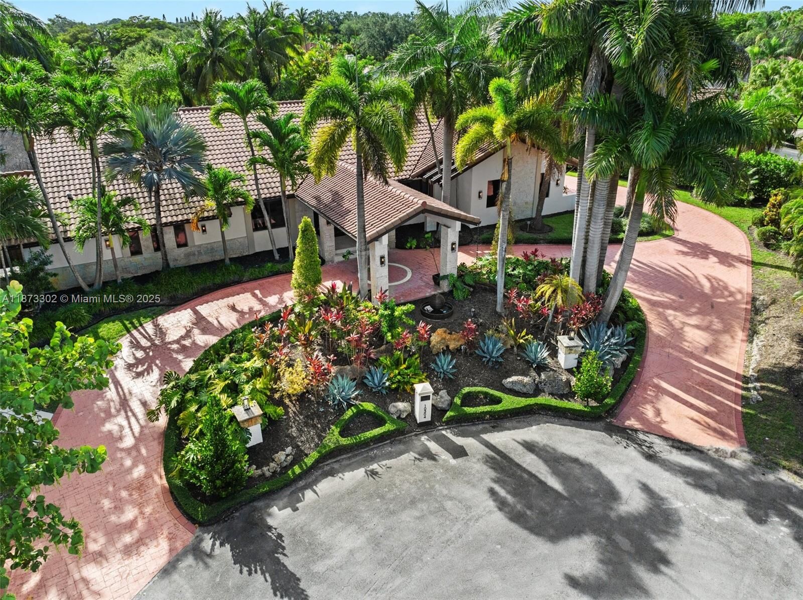 Property Photo: 10304 SW 87th Ct FL 33176