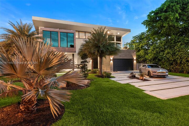 521 Holiday Dr  Hallandale Beach FL 33009 photo