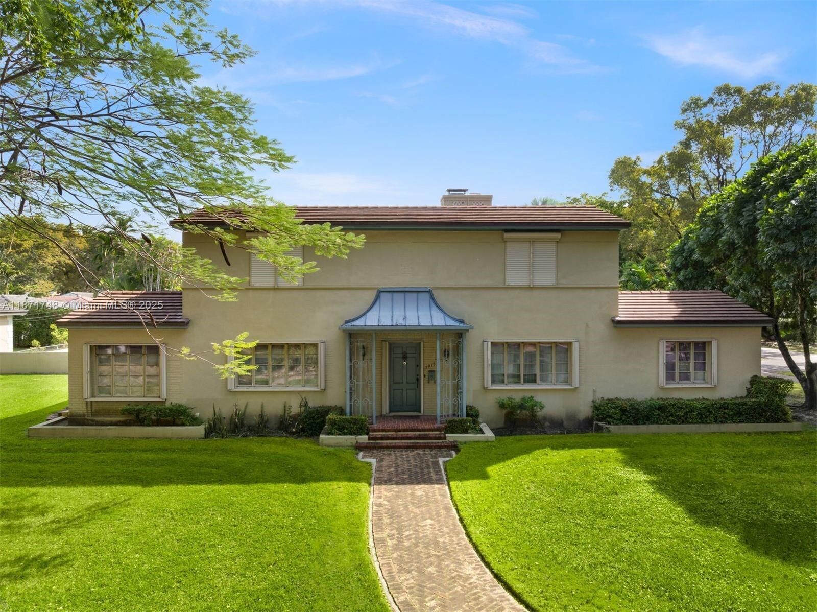 Property Photo: 3015 Granada Blvd FL 33134