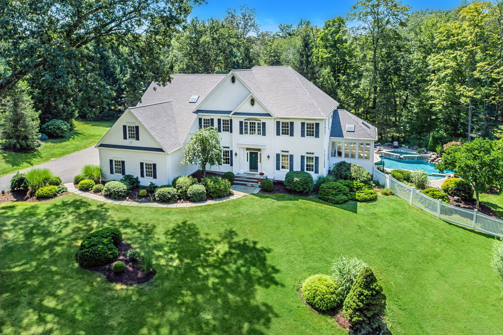 Property Photo:  21 Schoolhouse Place  CT 06877 