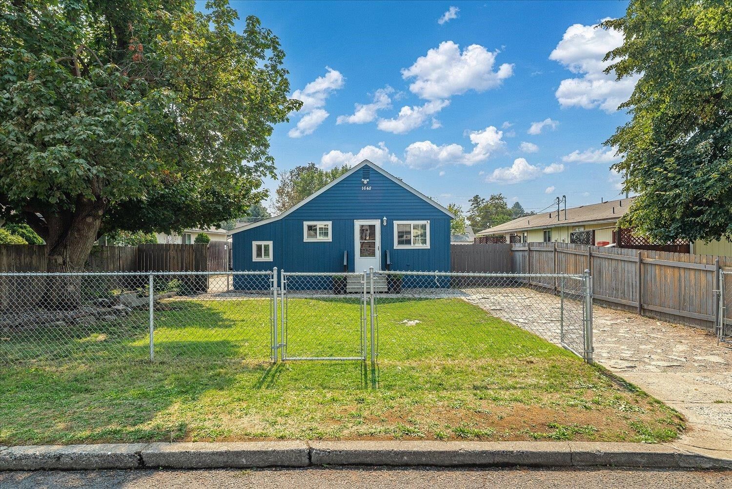 Property Photo:  1648 E Crown Ave  WA 99207 