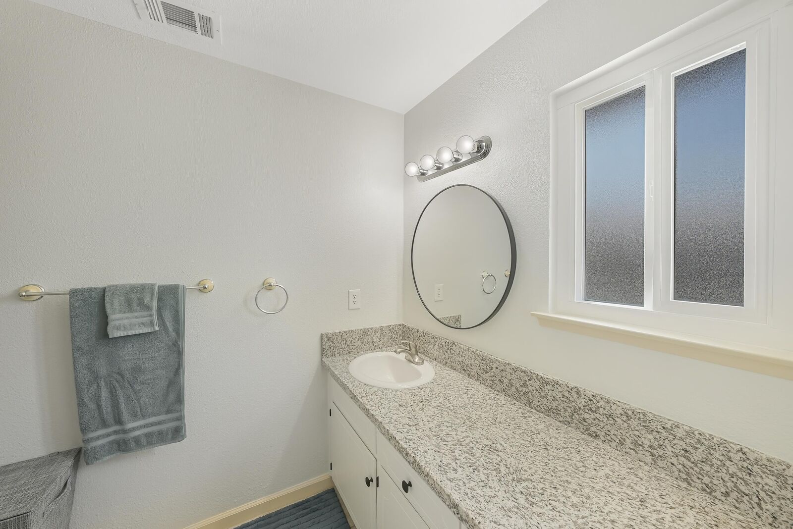 Property Photo: 1728 S Clark Street CA 93292