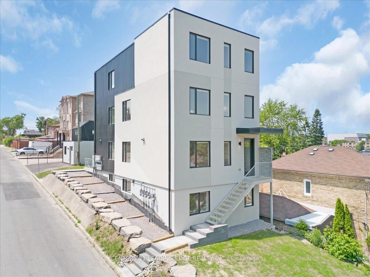 Photo de la propriété:  10 Summit Avenue 3  ON M6E 1X4 