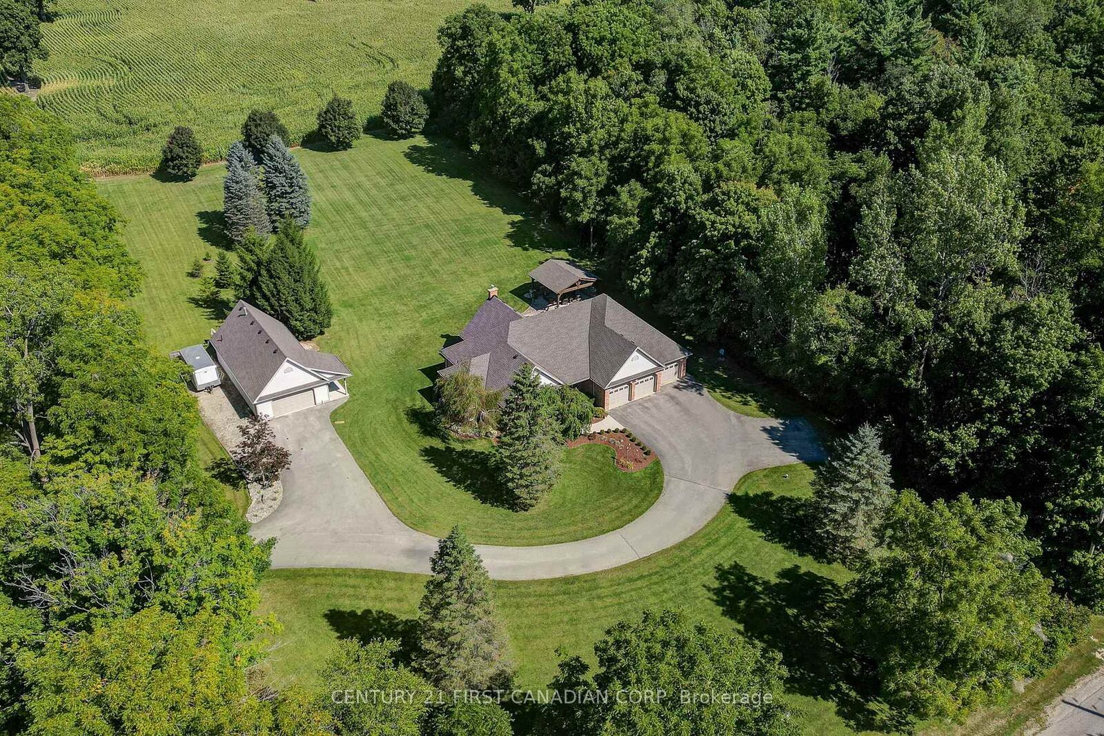 Photo de la propriété:  9430 Elviage Drive  ON N6K 4N5 