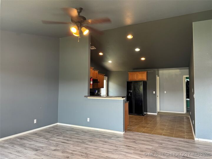 Property Photo:  41 W Fairlane Court  OK 74066