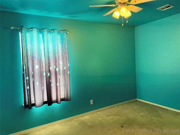 Property Photo:  41 W Fairlane Court  OK 74066 
