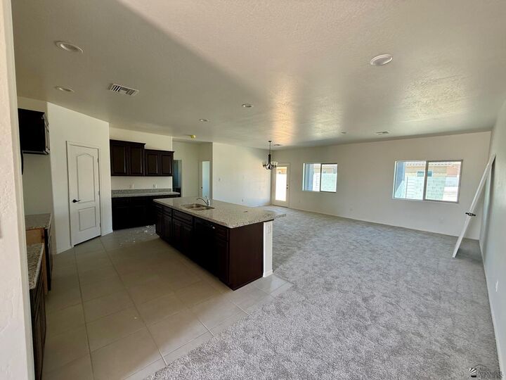 Property Photo: 7402 E 45 Pl AZ 85365