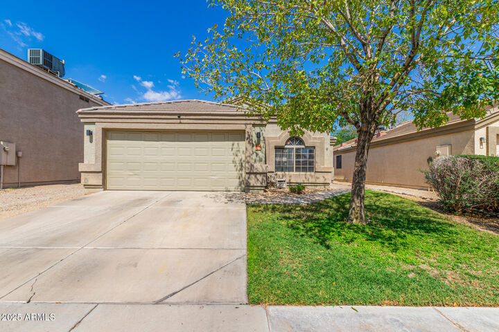 Property Photo: 12814 W Hearn Road AZ 85335