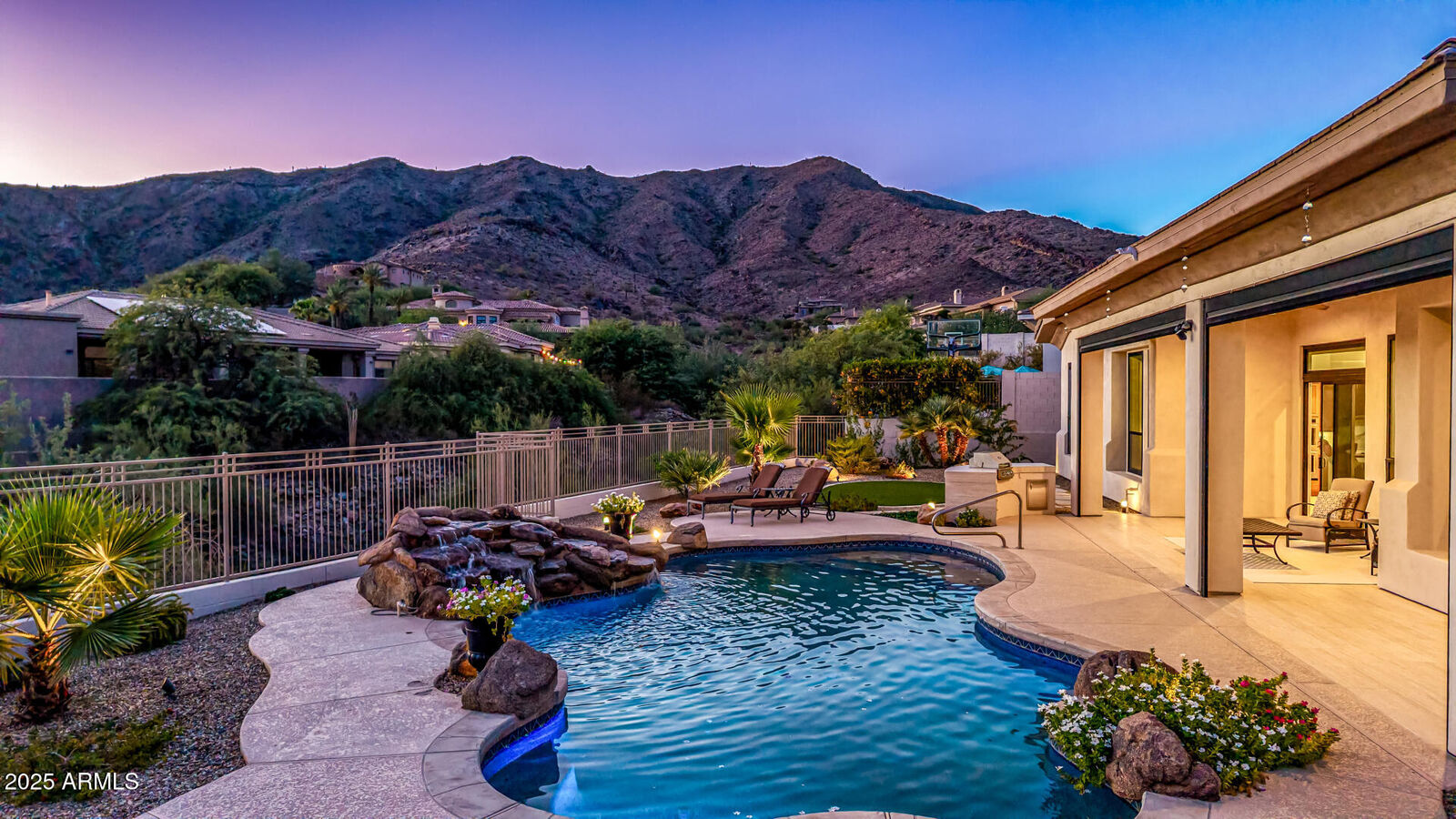 Property Photo:  116 E Desert Wind Drive  AZ 85048 