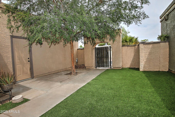 Property Photo: 619 E Jensen Street 92 AZ 85203