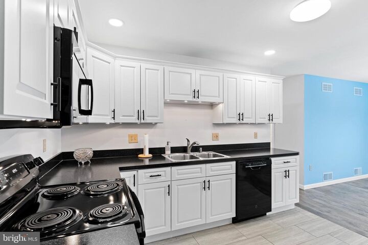 Property Photo:  809 N Walnut Street  PA 17055 