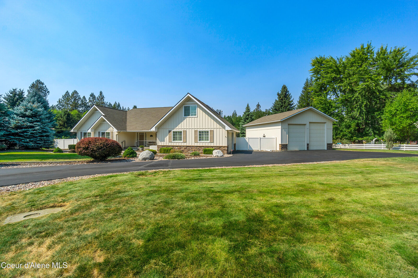 Property Photo:  11907 N Blue Jay Ct  ID 83835 