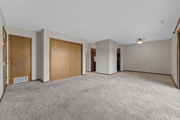 Property Photo:  1015 Woodland Heights Court SE 12  IA 52403 