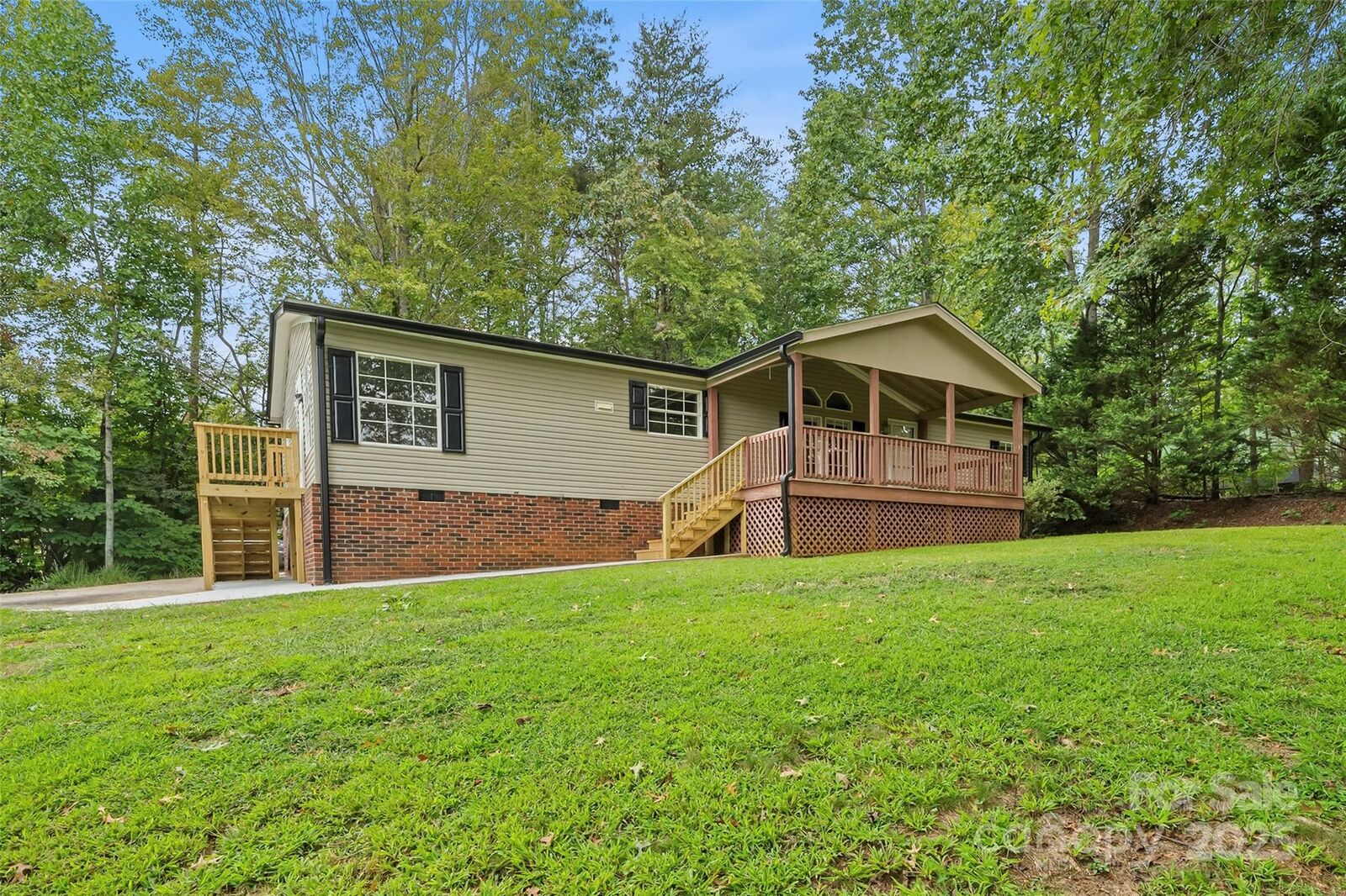 Property Photo:  89 Brookwood Drive  NC 28752 