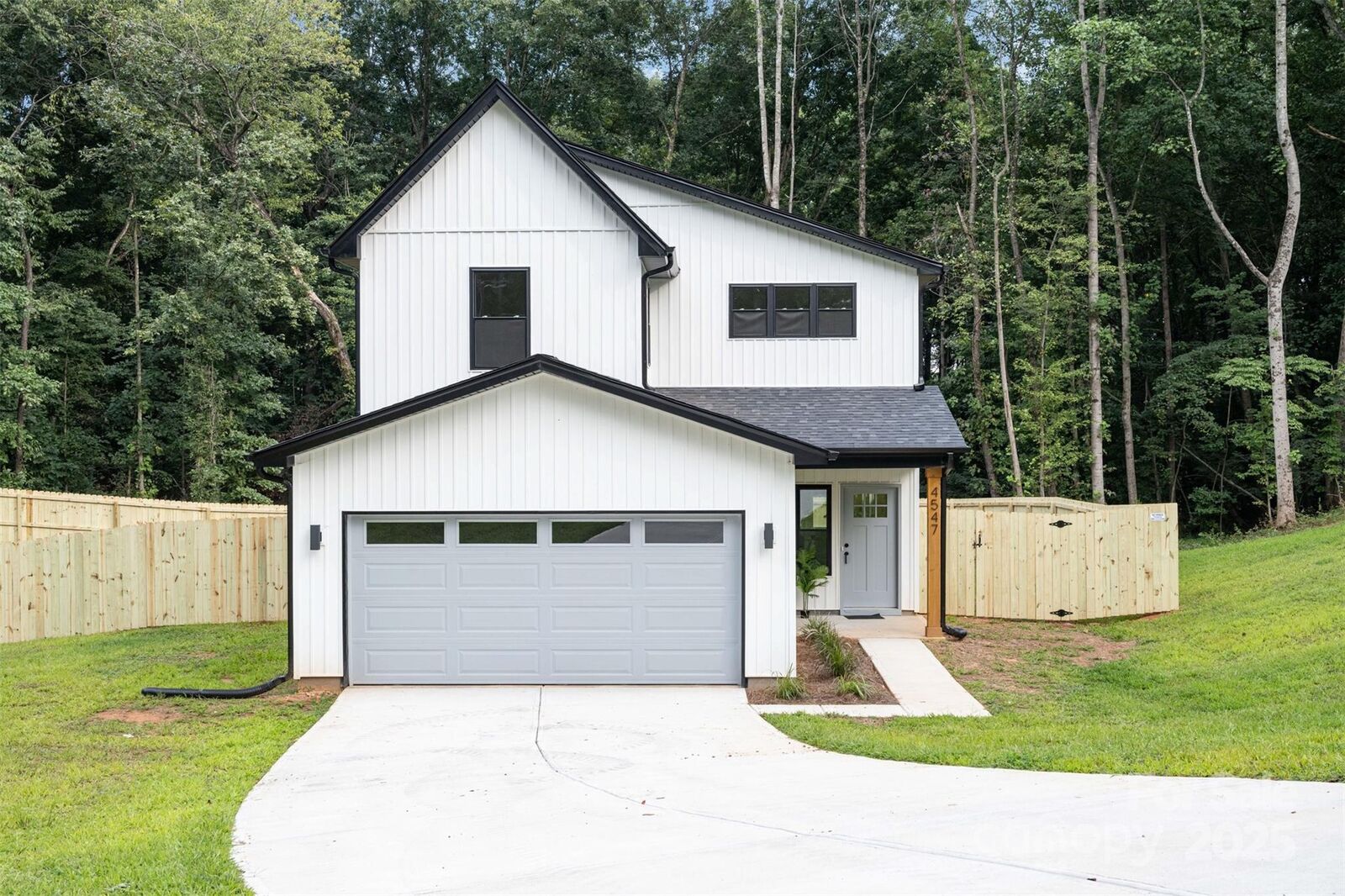 Property Photo: 4547 Kings Court NC 28602