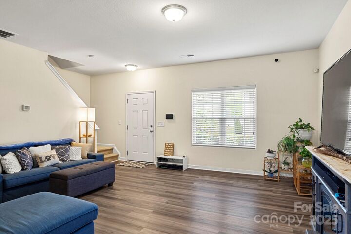 Property Photo:  7621 Mockernut Drive  NC 28215 