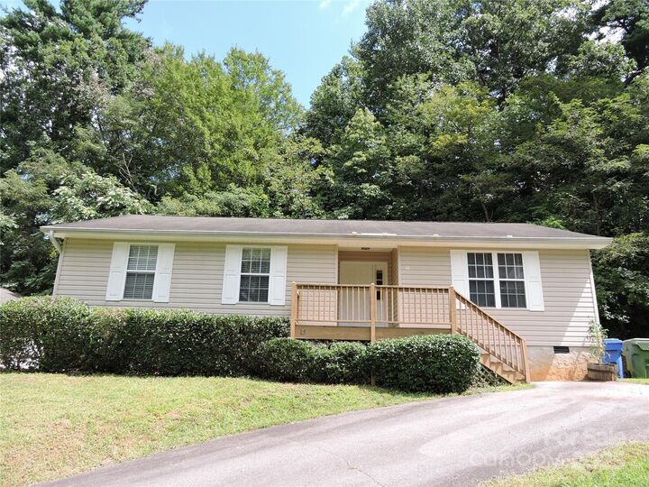 Property Photo: 13 Dawson Place NC 28803