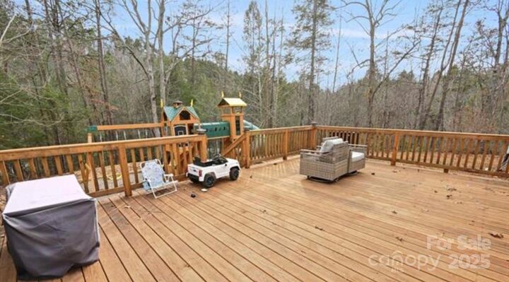 Property Photo: 116 Kings Glen Road NC 28762
