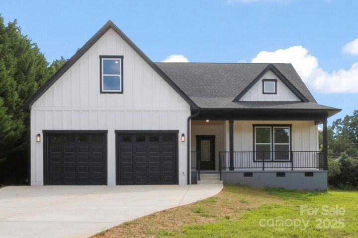 Property Photo: 2589 Polo Lane NC 28650