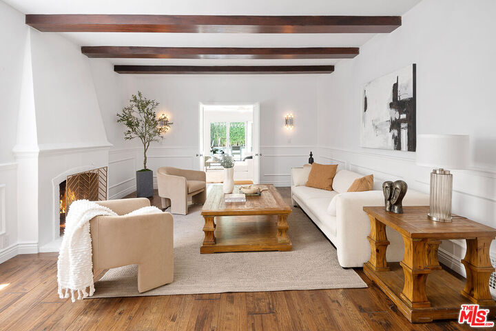 Property Photo: 543 N June St CA 90004