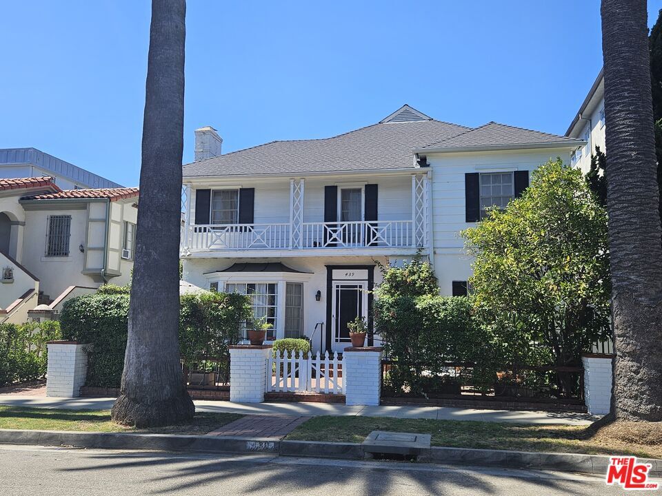 Property Photo:  441 1/2 S Palm Dr  CA 90212 