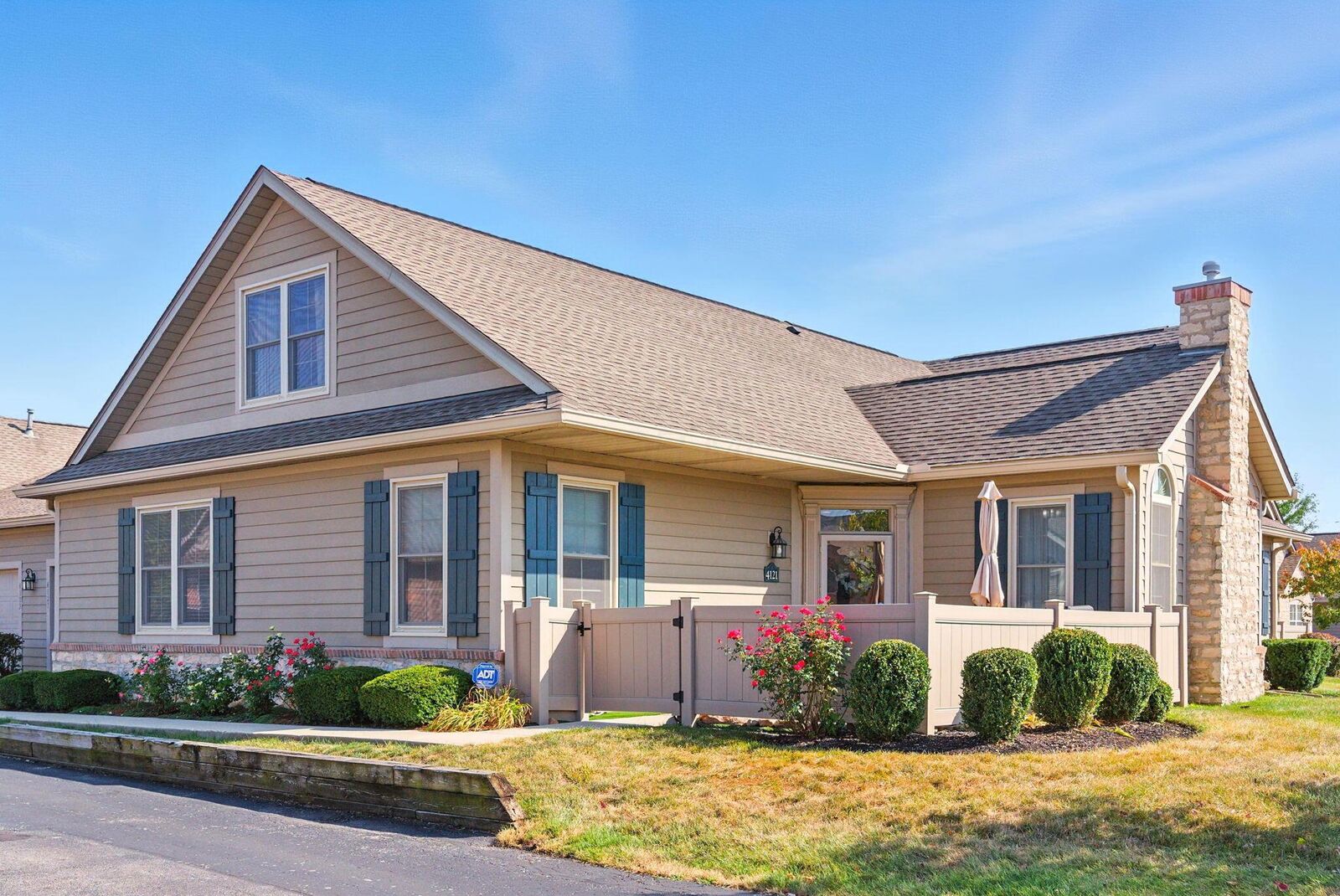 Property Photo: 4121 Waterside Place OH 43123