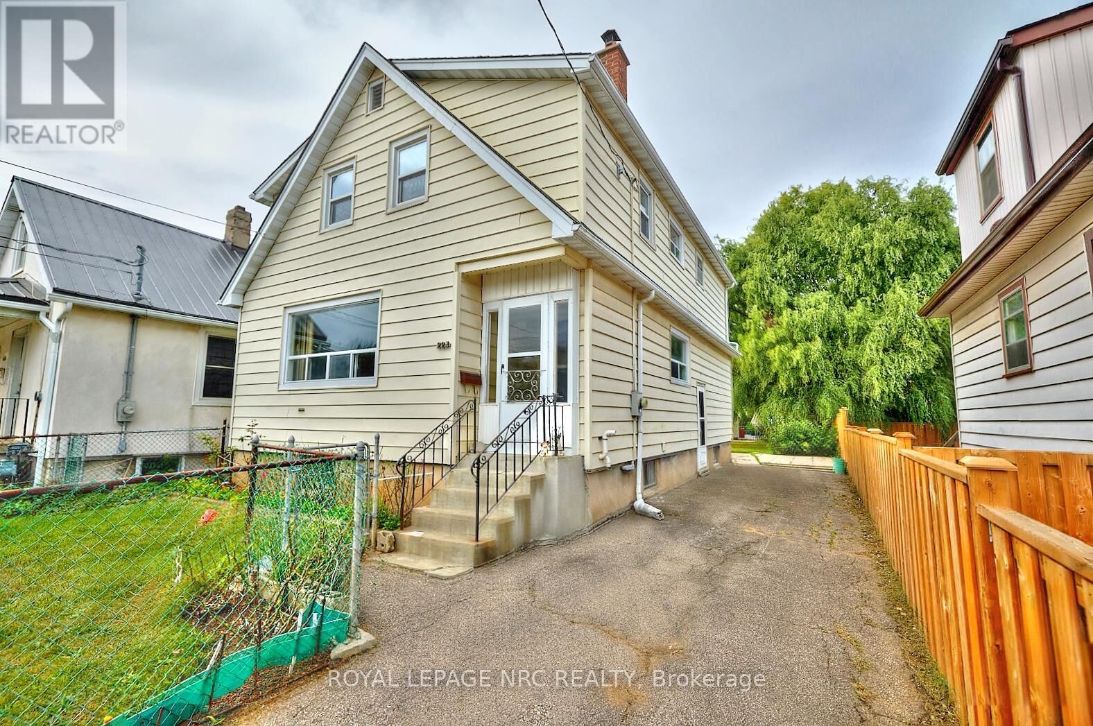 Property Photo:  223 Niagara Street  ON L2M 4V3 