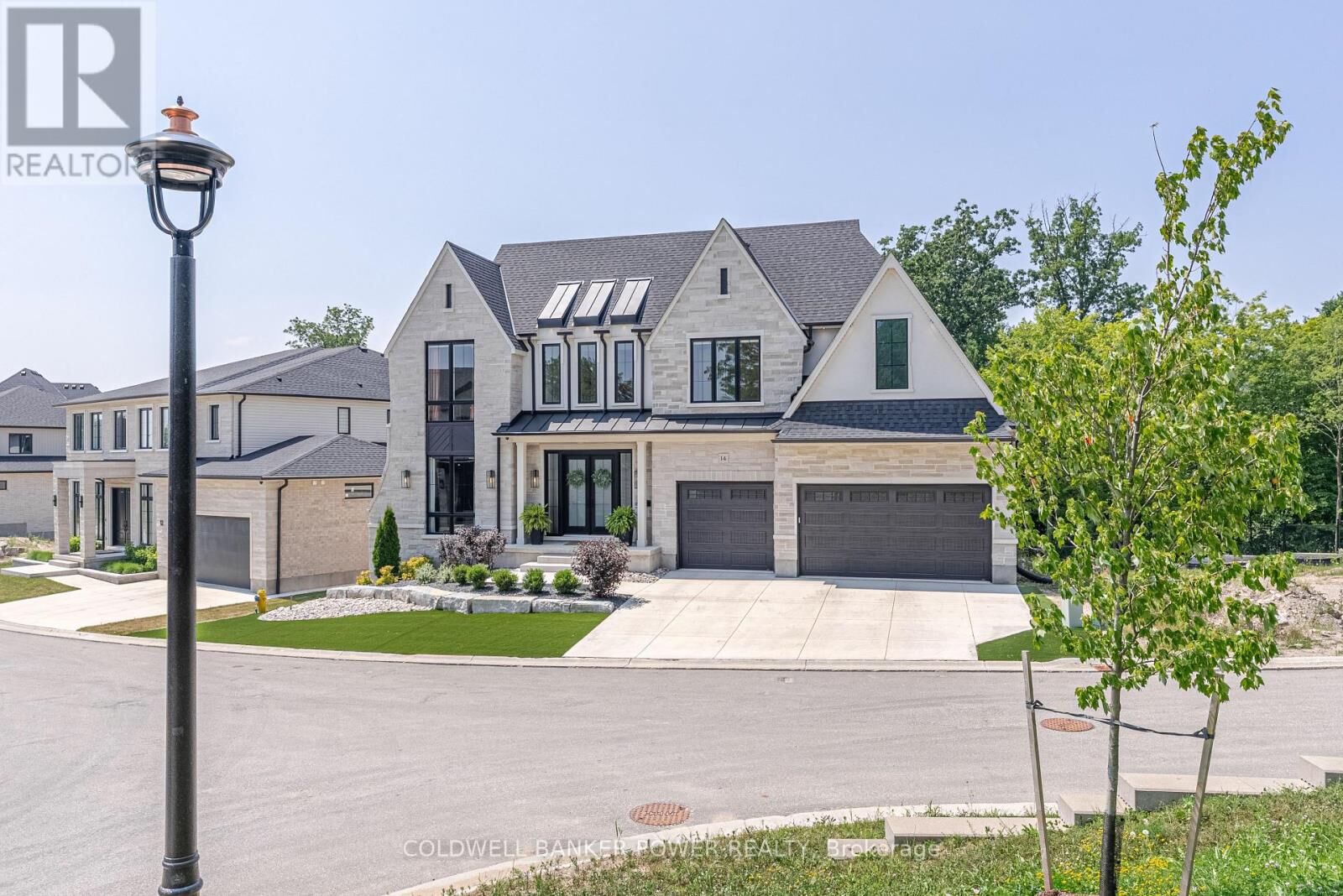 Property Photo:  720 Apricot Drive 14  ON N6K 0M5 