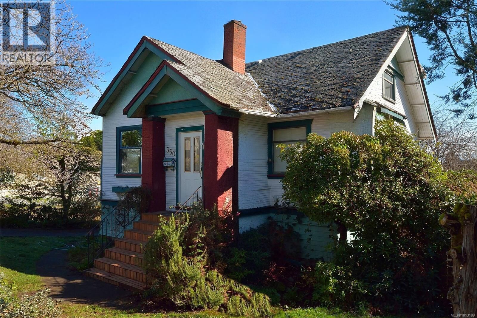 Property Photo:  350 Stewart Avenue  BC V9S 4C4 