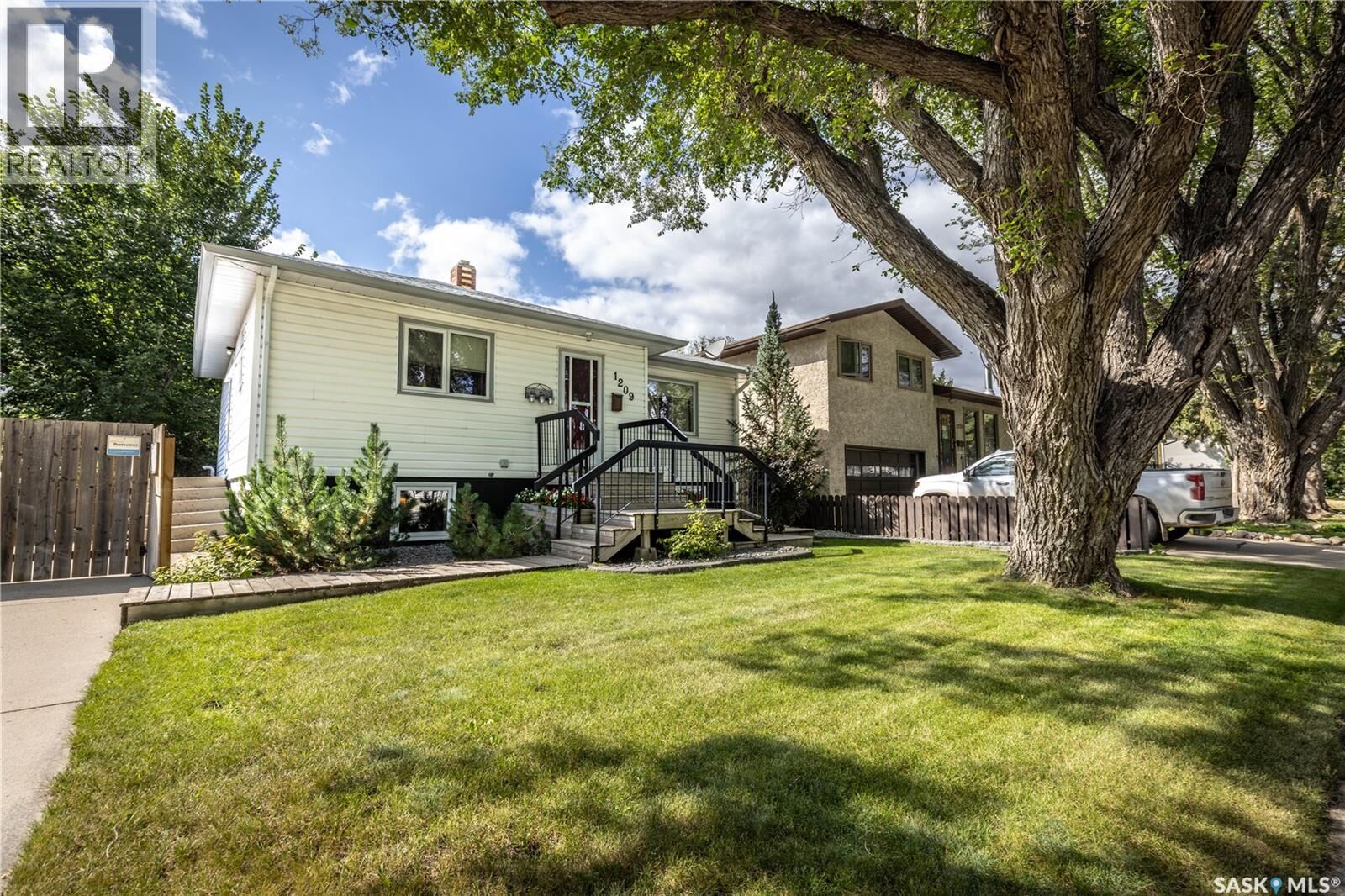 Property Photo:  1209 L Avenue S  SK S7M 2J9 