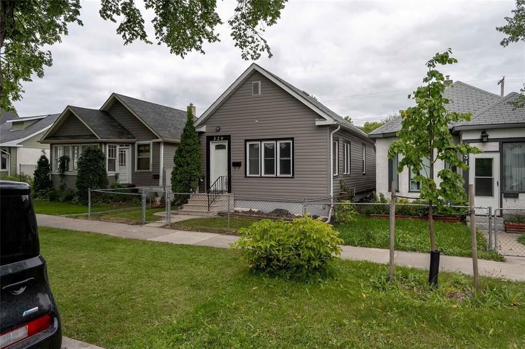 Photo de la propriété: 329 Victoria Avenue East MB R2C 0E6
