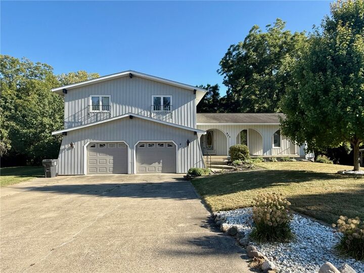 925 S Wildwood Drive  Mt. Zion IL 62549 photo