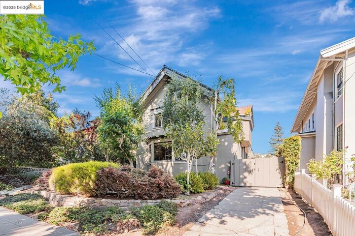 Property Photo: 2905 Piedmont Ave CA 94705