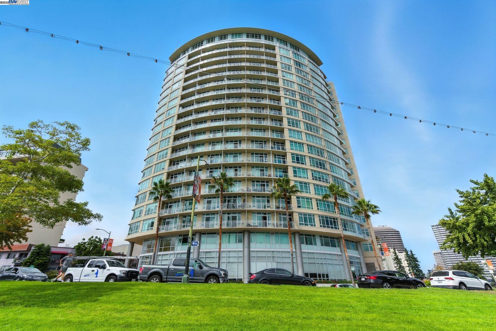 Property Photo:  1 Lakeside Dr 1006  CA 94612 