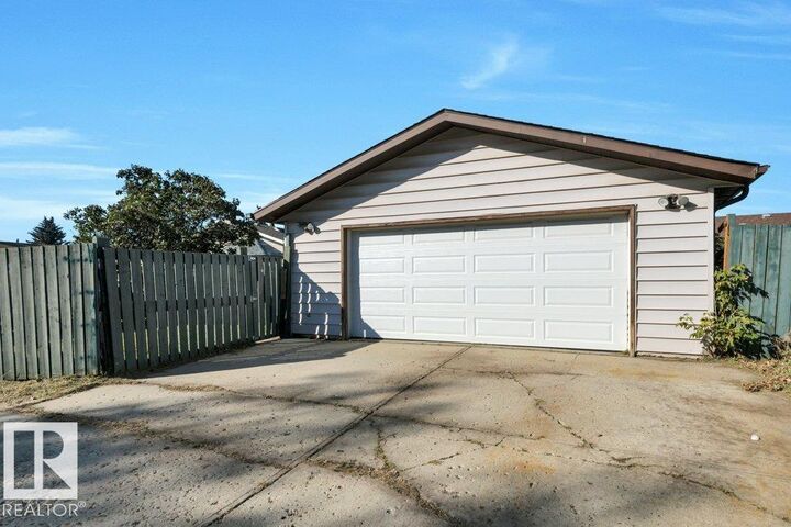 Property Photo: 904 Knottwood NW AB T6K 3C3