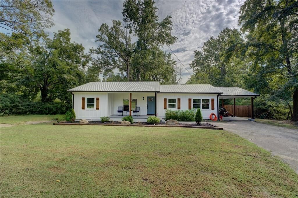 Property Photo:  1107 S Madison Avenue  GA 30655 