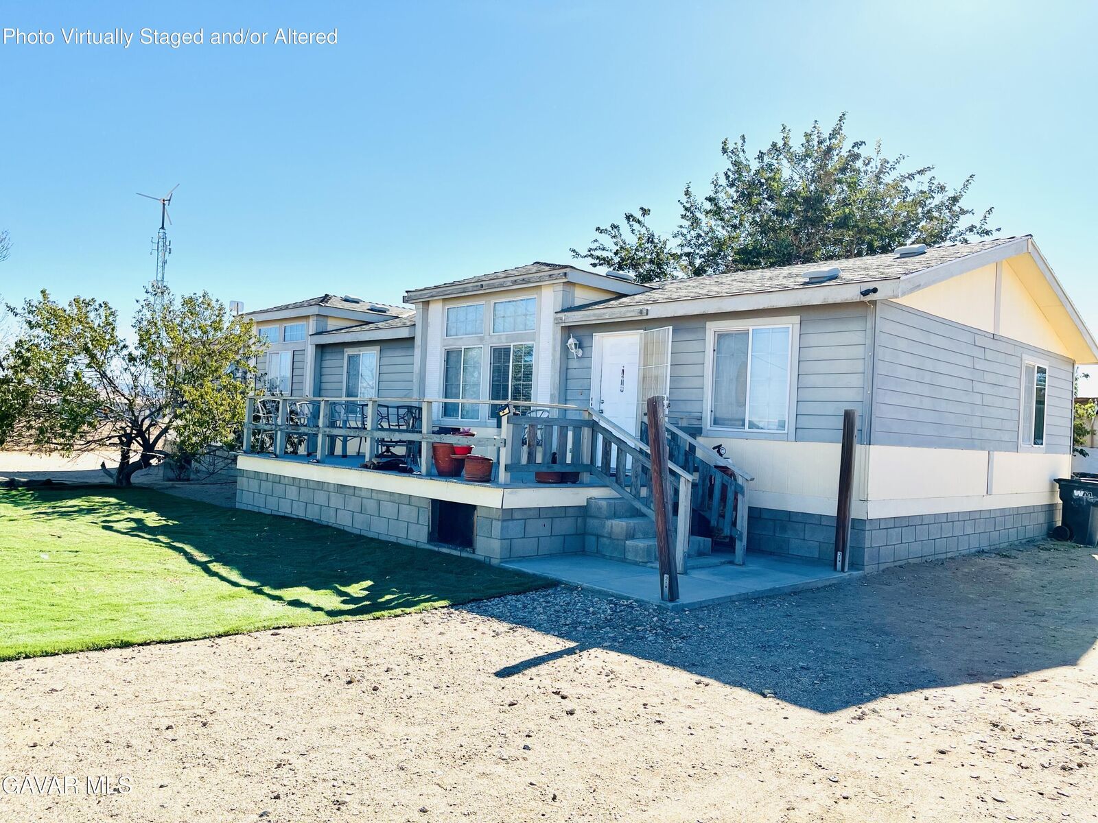 Property Photo: 131 York Street CA 93560