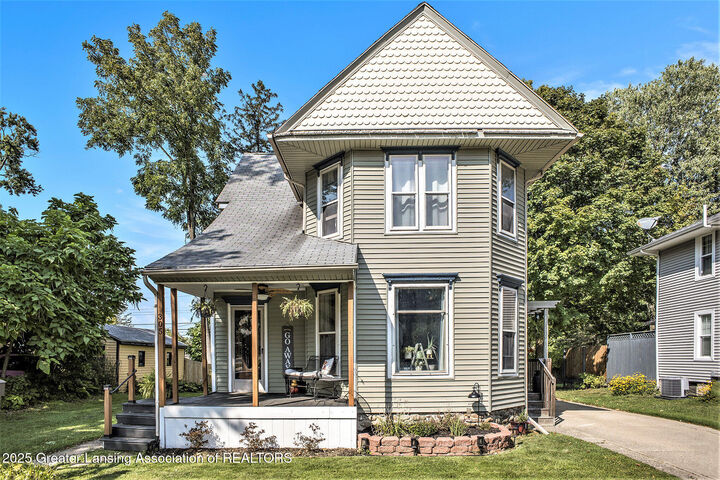 305 E Middle Street  Williamston MI 48895 photo