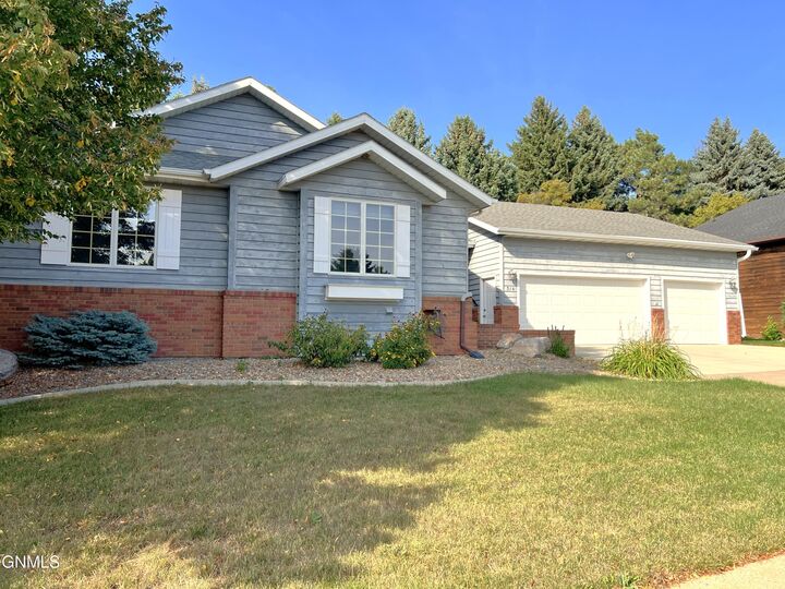 314 Aspen Avenue  Bismarck ND 58503 photo
