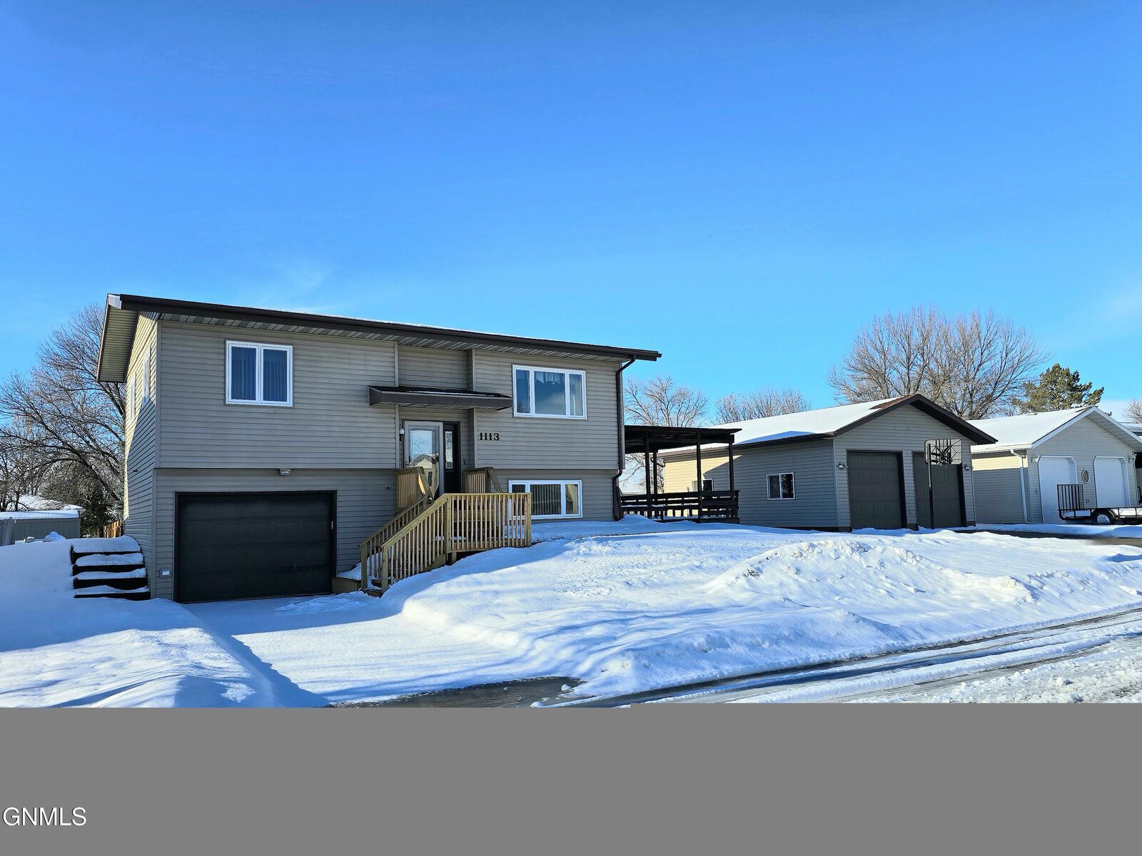 Property Photo: 1113 Chestnut Lane ND 58523