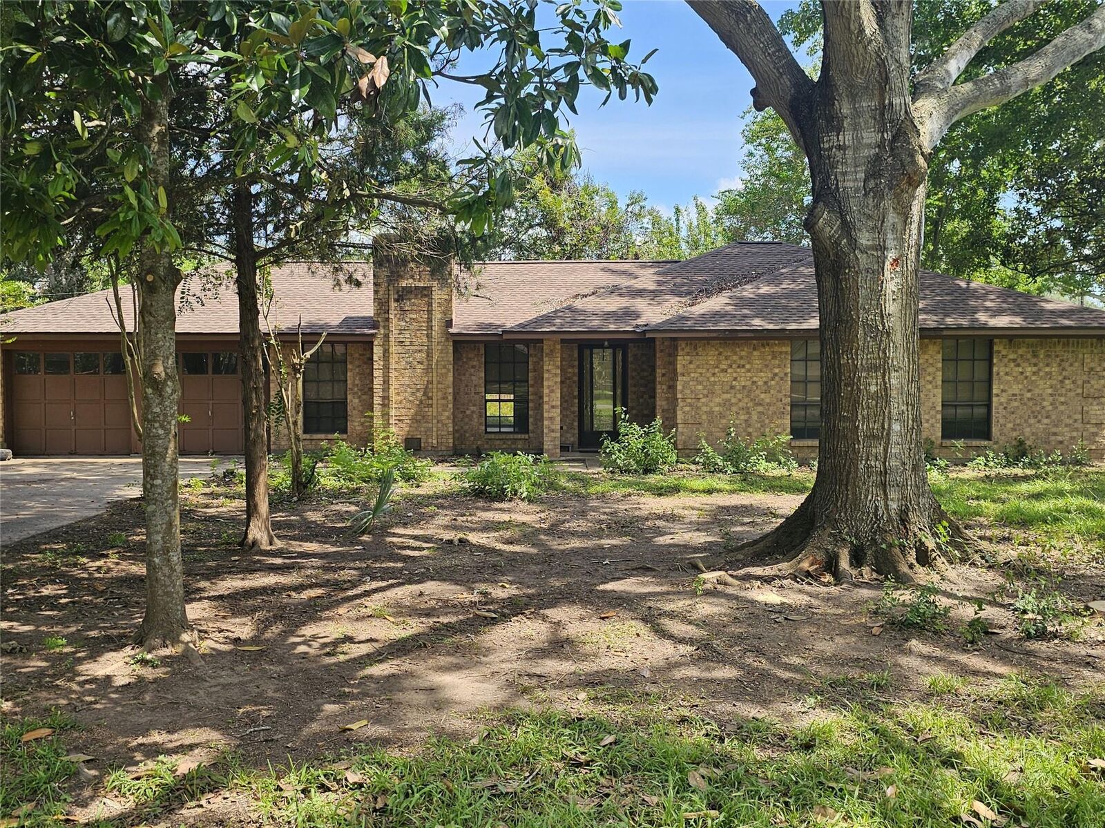 Property Photo:  417 Clarke Street  TX 77486 