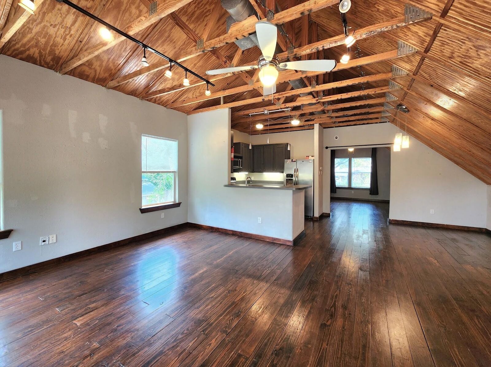 Property Photo: 2416 White Oak Dr Drive B TX 77009
