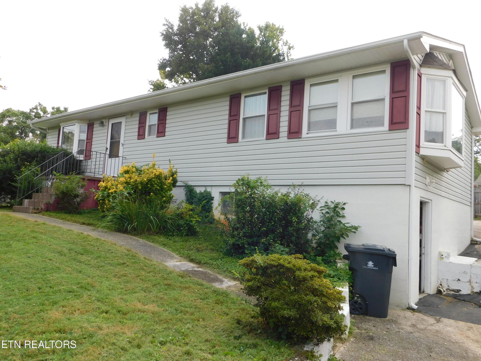 Property Photo:  5855 Fairhill Lane  TN 37918 